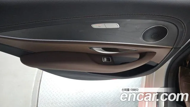 Mercedes-Benz E-Class — Фото автомобиля 25