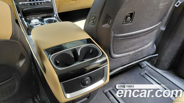 Kia Carnival Generation 4 — Фото автомобиля 27