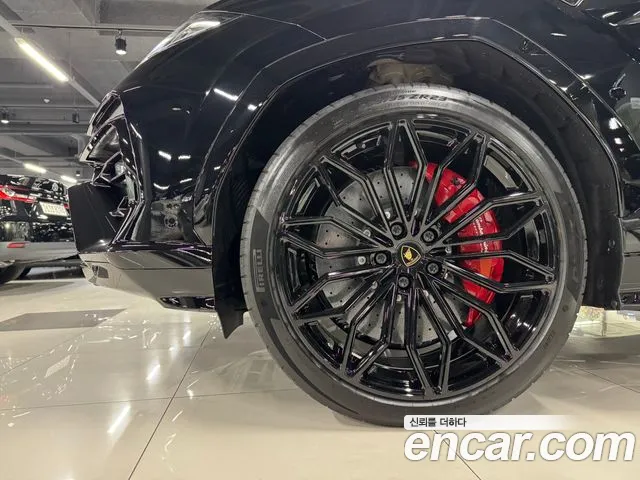 Lamborghini Urus — Фото автомобиля 15
