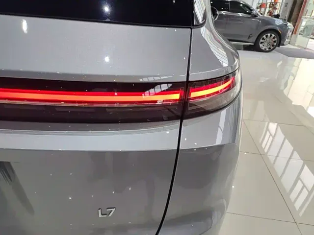 Li Auto L7 — Фото автомобиля 7