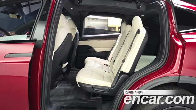 Tesla Model X — Фото автомобиля 22