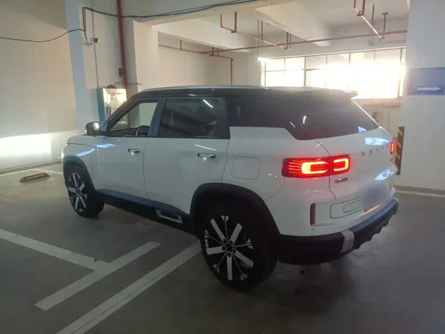 Geely ICON — Фото автомобиля 3