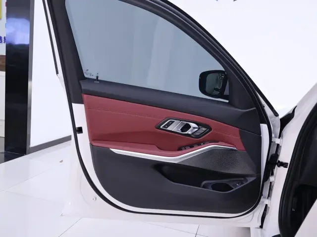 BMW 3 Series — Фото автомобиля 18