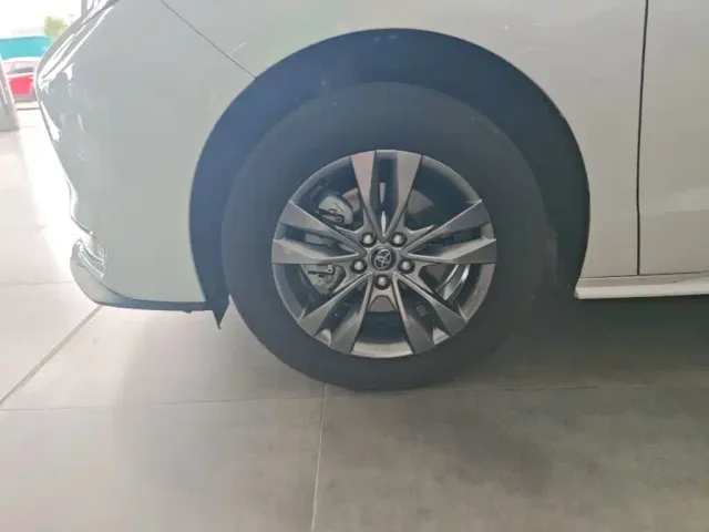 Toyota Sienna — Фото автомобиля 22