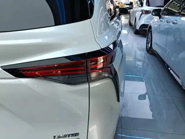 Toyota Sienna — Фото автомобиля 7