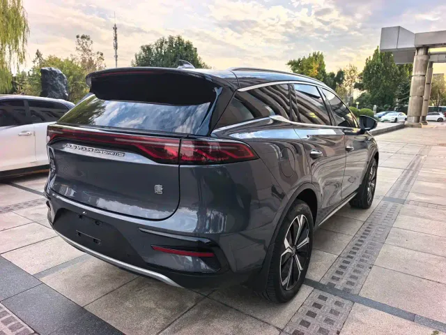 BYD Tang — Фото автомобиля 6