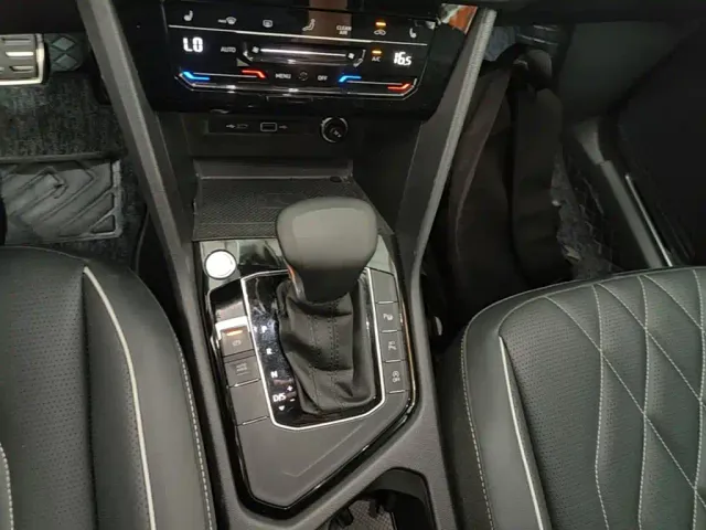 Volkswagen Tiguan L — Фото автомобиля 13