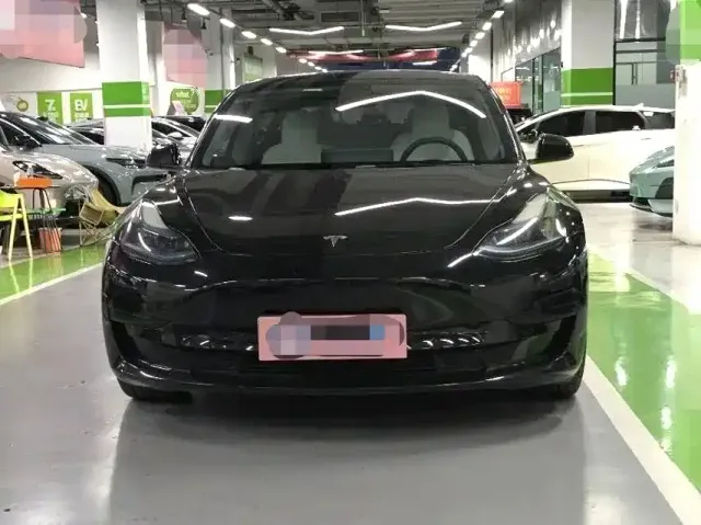 Tesla Model 3 — Фото автомобиля 2