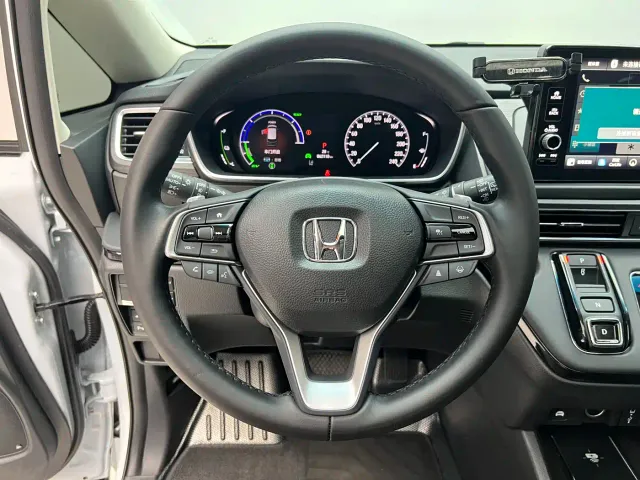 Honda Elysion — Фото автомобиля 16