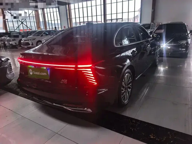 Hongqi H5 — Фото автомобиля 10