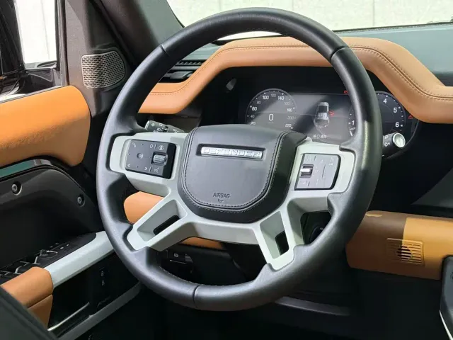 Land Rover Defender — Фото автомобиля 12