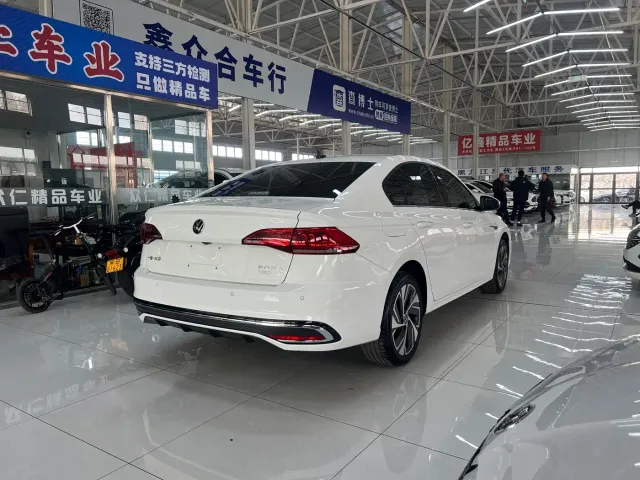 Volkswagen Bora — Фото автомобиля 9