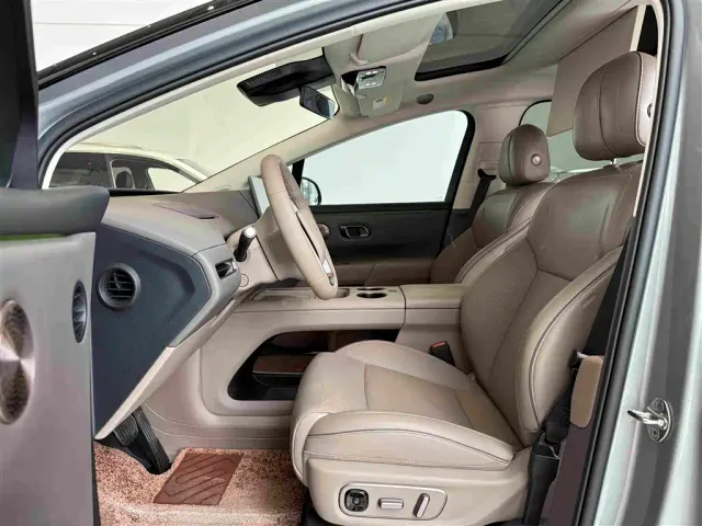 Li Auto i8 — Фото автомобиля 18