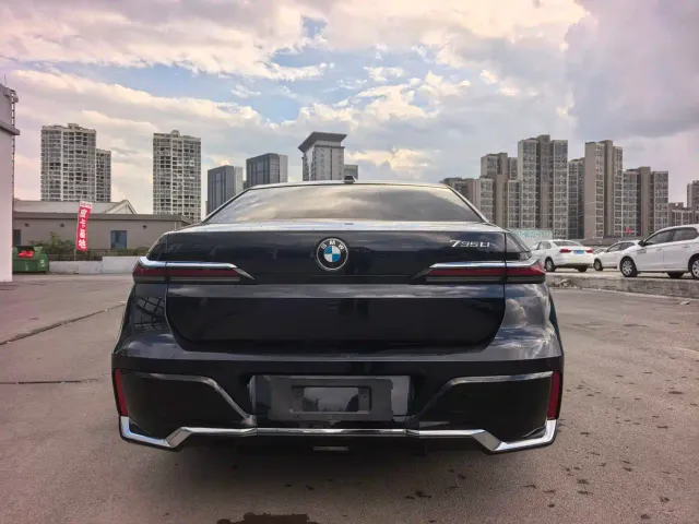 BMW 7 Series — Фото автомобиля 5