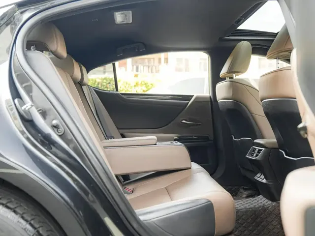 Lexus ES — Фото автомобиля 14