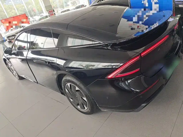Xpeng P7+ — Фото автомобиля 4