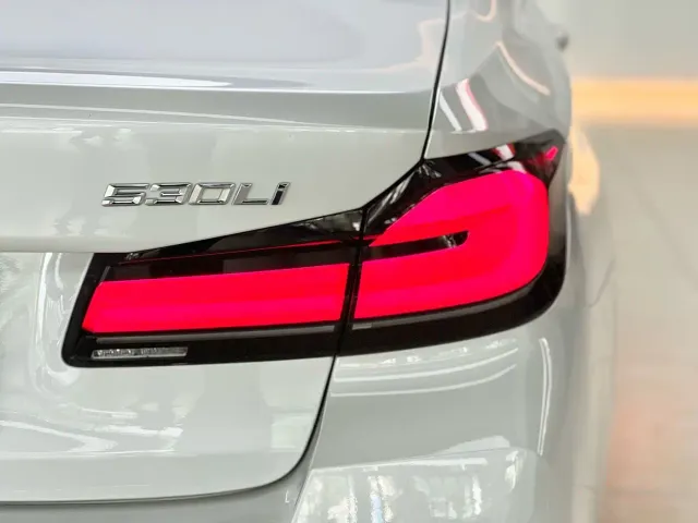 BMW 5 Series — Фото автомобиля 17