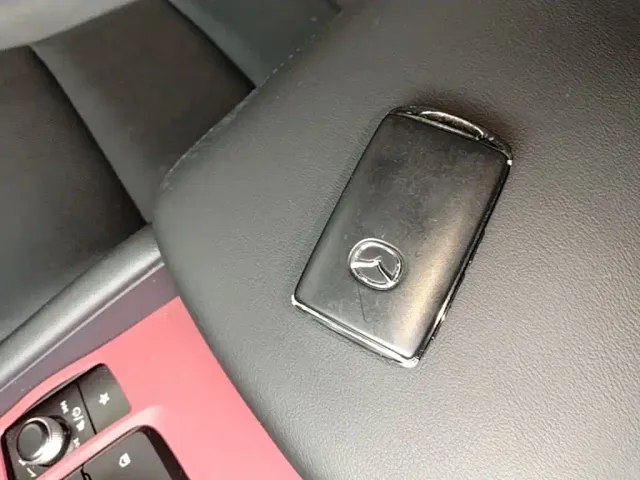 Mazda Axela — Фото автомобиля 8