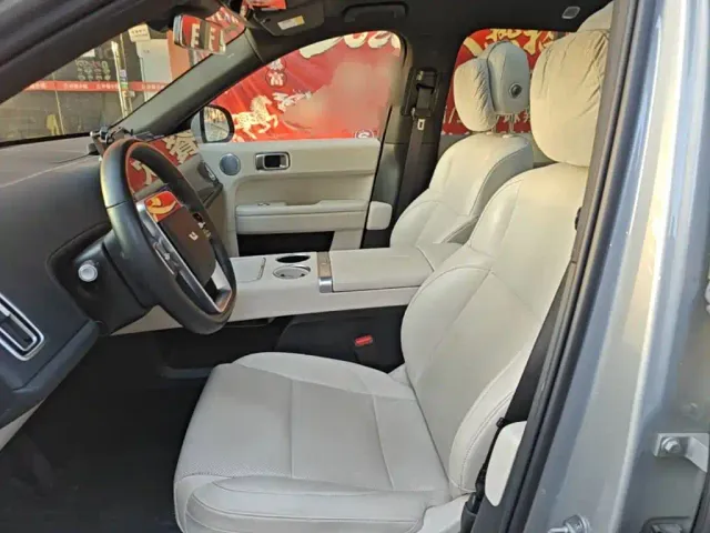 Li Auto L6 — Фото автомобиля 14