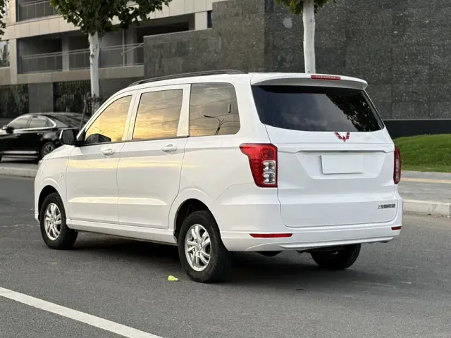 Wuling Hongguang — Фото автомобиля 5