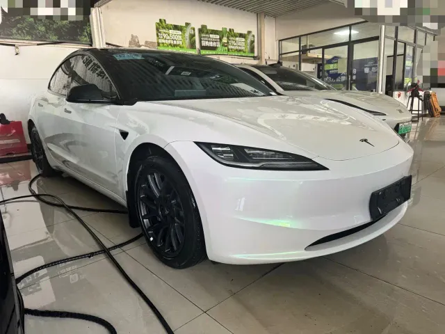 Tesla Model 3 — Фото автомобиля 3