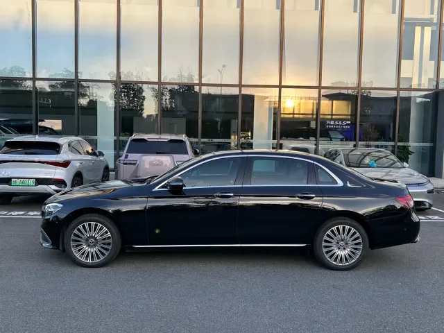 Mercedes-Benz E-Class — Фото автомобиля 4