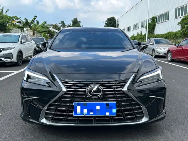 Lexus ES — Фото автомобиля 2