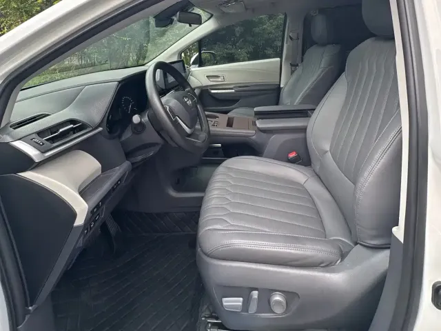 Toyota Granvia 2024 2.5L Hybrid Comfort — Фото автомобиля 9