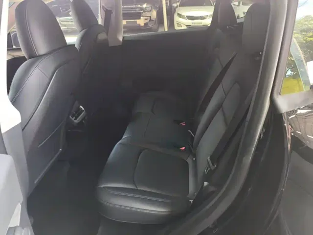 Tesla Model Y — Фото автомобиля 16
