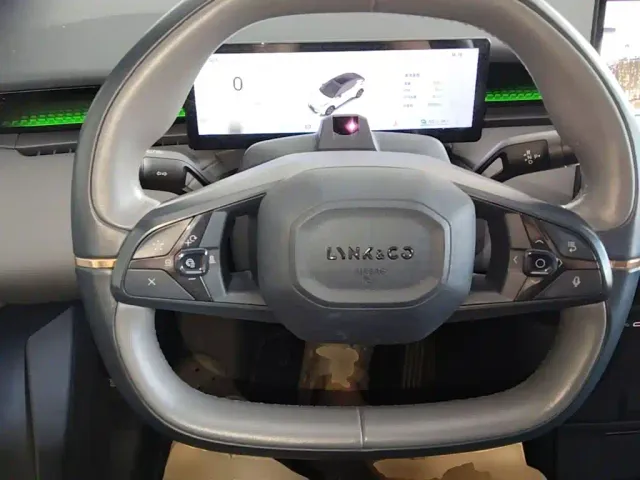 Lynk & Co Z20 — Фото автомобиля 10