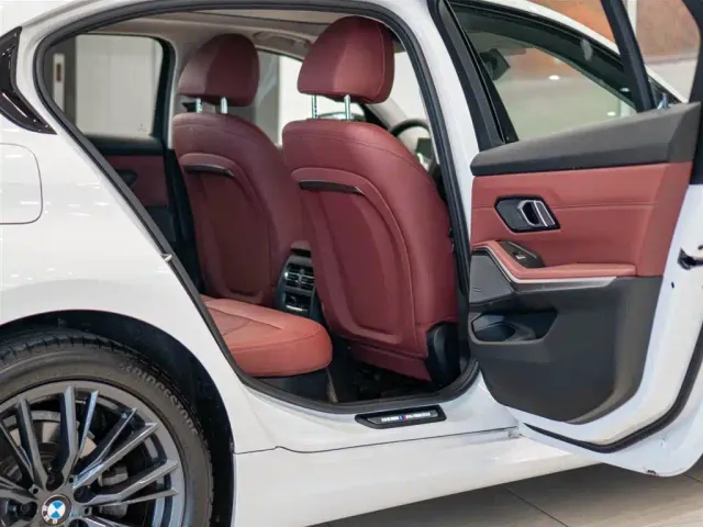 BMW 3 Series — Фото автомобиля 16