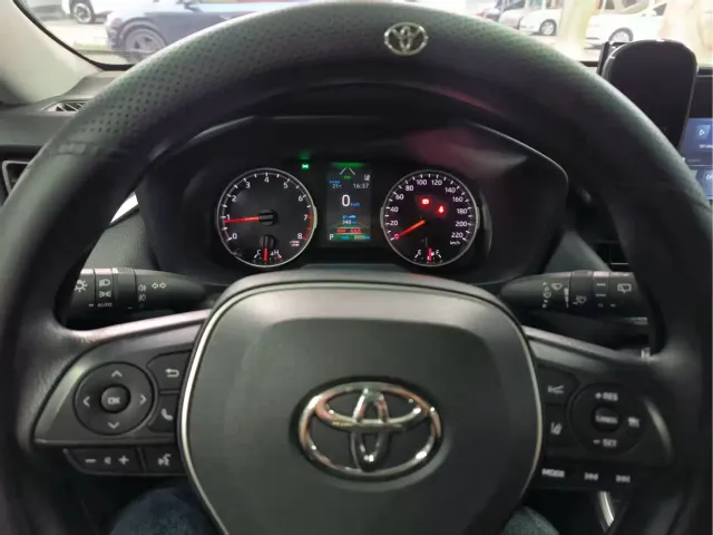 Toyota RAV4 — Фото автомобиля 6