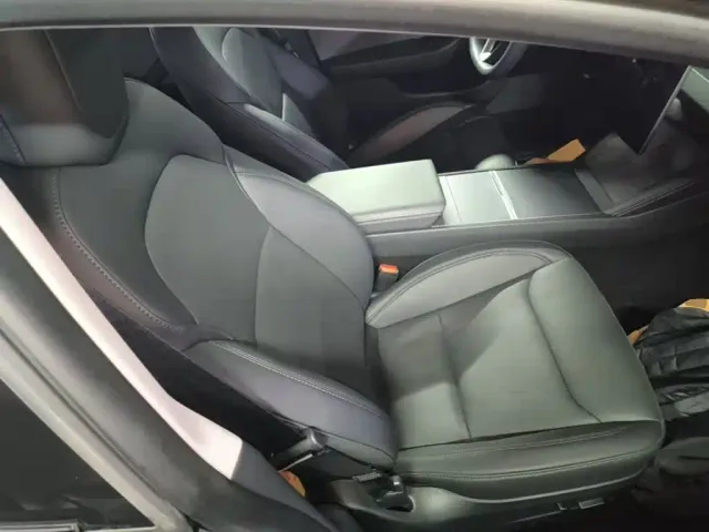 Tesla Model 3 — Фото автомобиля 24