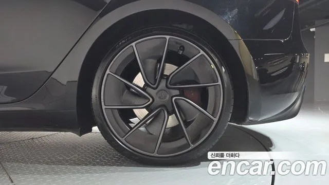 Tesla Model 3 — Фото автомобиля 6