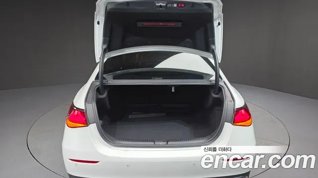 Mercedes-Benz E-Class — Фото автомобиля 30