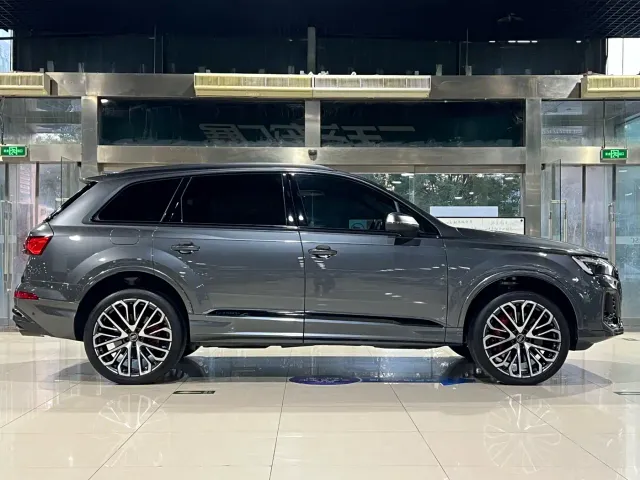 Audi SQ7 — Фото автомобиля 7