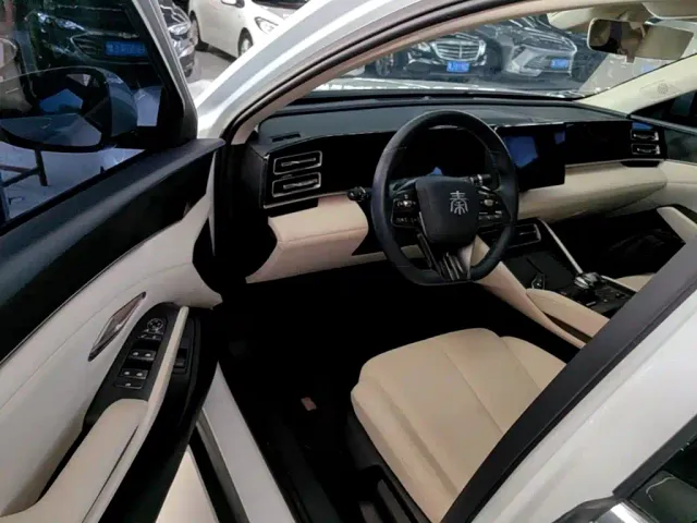 BYD Qin L — Фото автомобиля 15