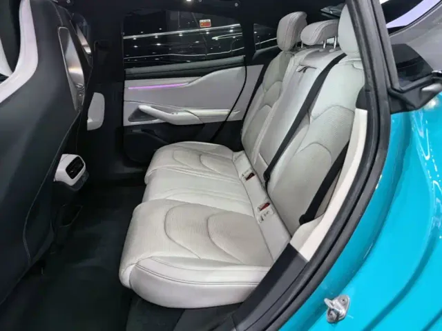 Xiaomi SU7 — Фото автомобиля 16