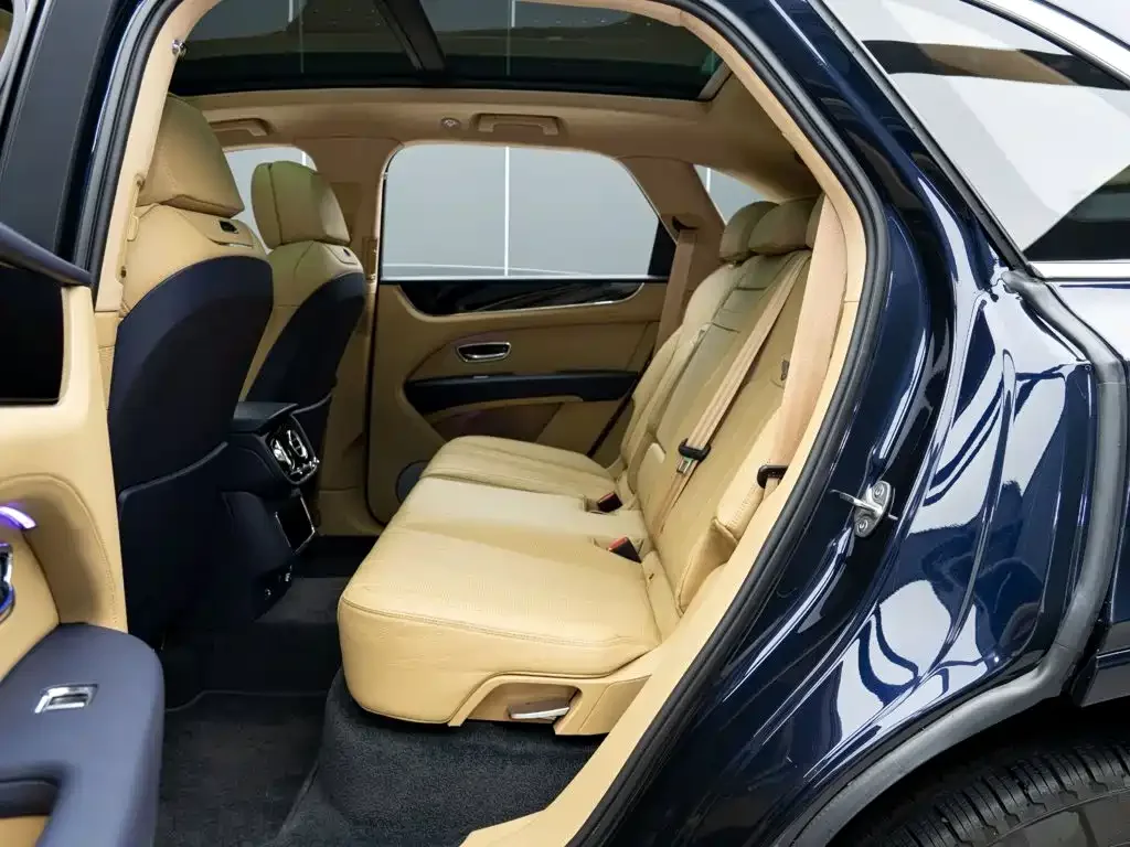Bentley Bentayga 2024 4.0T V8 — Фото автомобиля 11