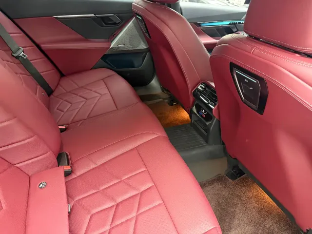 BMW 5 Series — Фото автомобиля 15