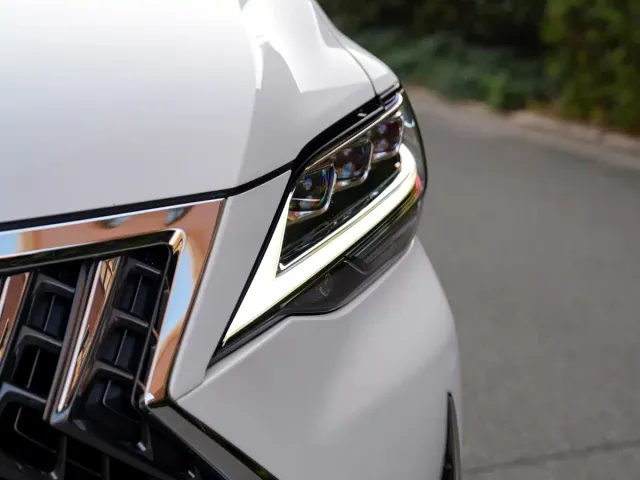 Lexus LM — Фото автомобиля 3