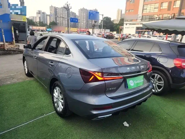 Roewe i5 — Фото автомобиля 4