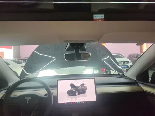 Tesla Model Y — Фото автомобиля 17