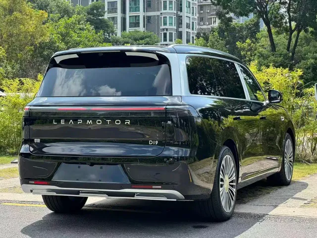 Leapmotor D Series — Фото автомобиля 7