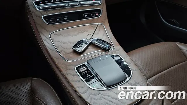 Mercedes-Benz E-Class — Фото автомобиля 18