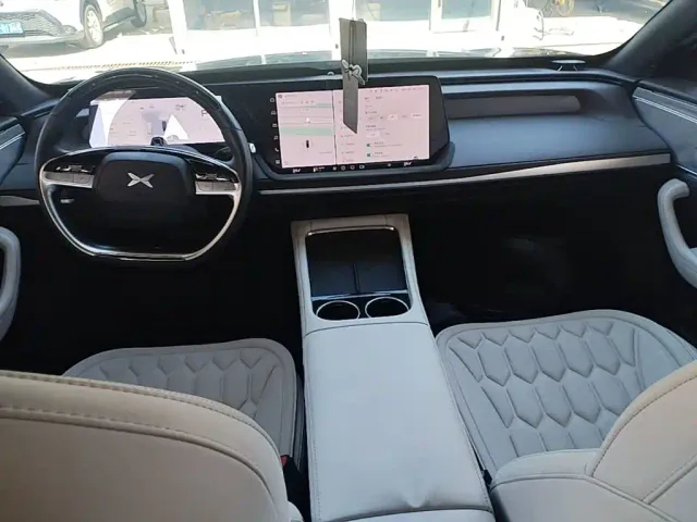 Xpeng P7 — Фото автомобиля 9