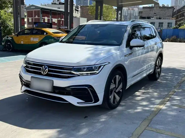 Фотография автомобиля — Volkswagen Tiguan L
