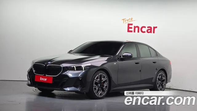 Фотография автомобиля — BMW i5 G60