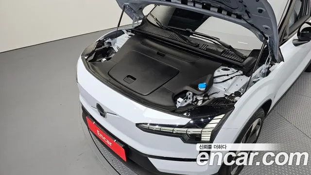 Volvo EX30 — Фото автомобиля 5