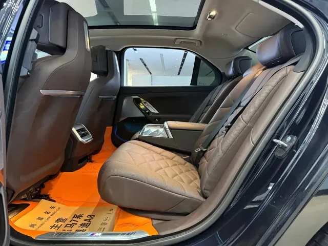 BMW 7 Series — Фото автомобиля 12